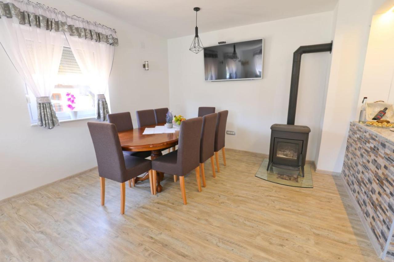 Apartman Teo &Tena Otočac Eksteriør bilde